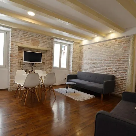 Grisia Apartamento *